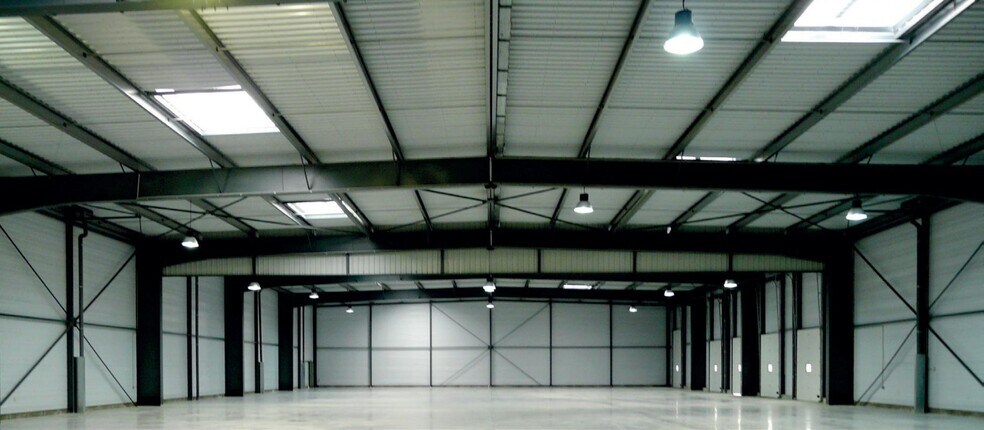 Industrial in Bondoufle for sale - Interior Photo - Image 3 of 8