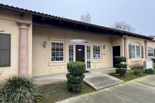 4042 S Demaree St, Visalia, CA à vendre - Photo du bâtiment - Image 1 de 5