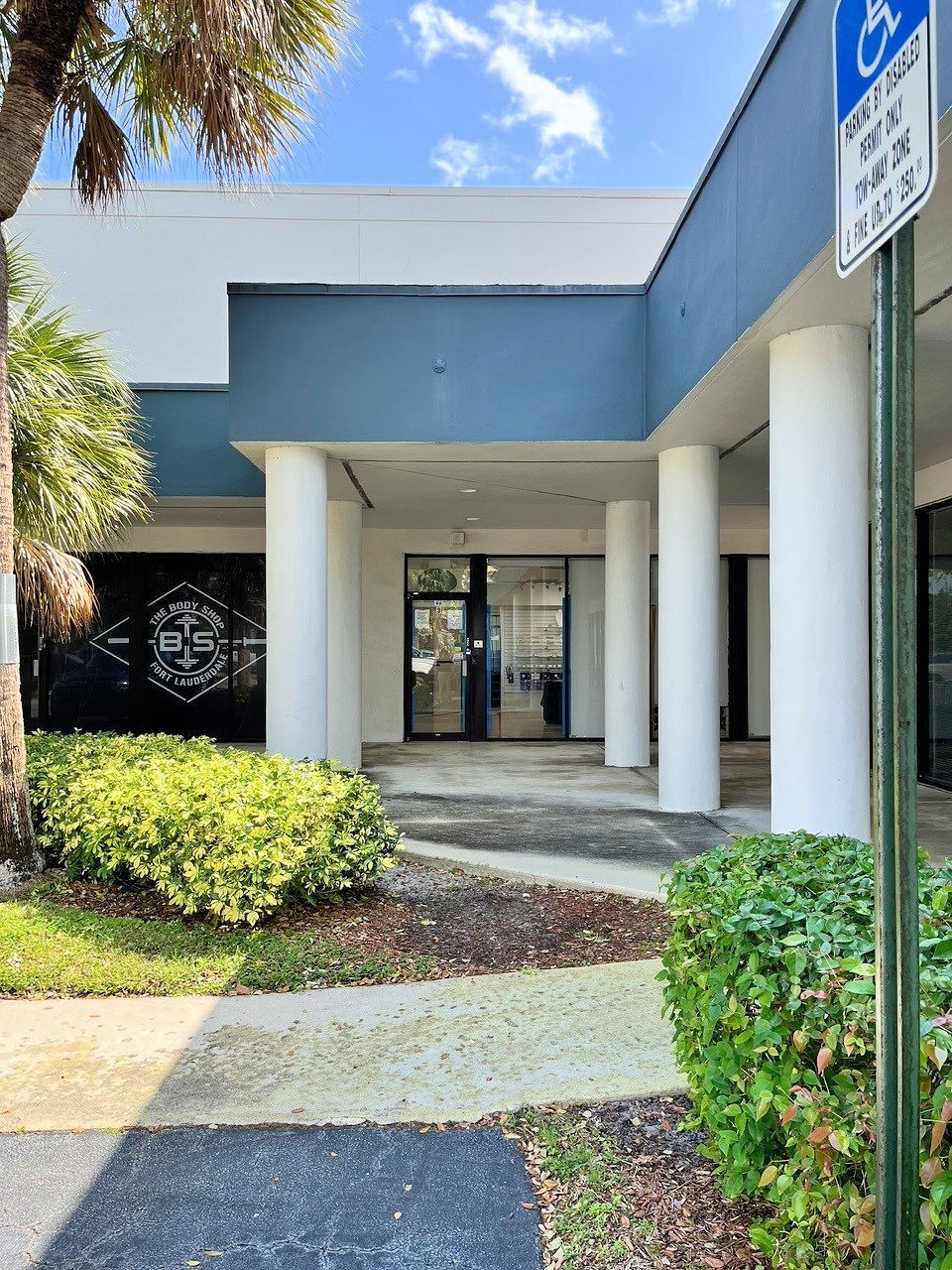 4700 N Dixie Hwy, Oakland Park, FL à louer Photo du bâtiment- Image 1 de 11