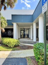 4700 N Dixie Hwy, Oakland Park, FL à louer Photo du bâtiment- Image 1 de 11
