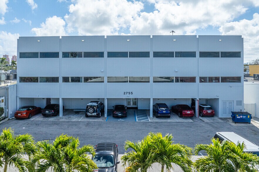 2755 E Oakland Park Blvd, Fort Lauderdale, FL à louer - Photo du bâtiment - Image 3 de 37