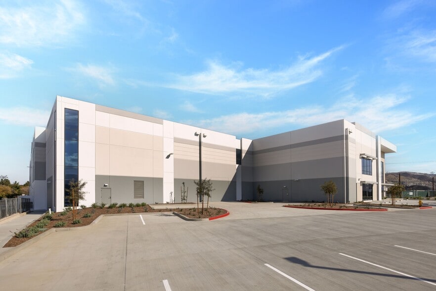 1645 Leeson Ln, Corona, CA for sale - Building Photo - Image 3 of 8