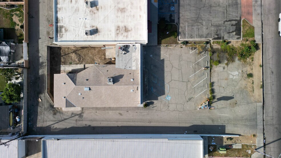 1731 E Highland Ave, San Bernardino, CA à vendre - Photo du bâtiment - Image 2 de 40