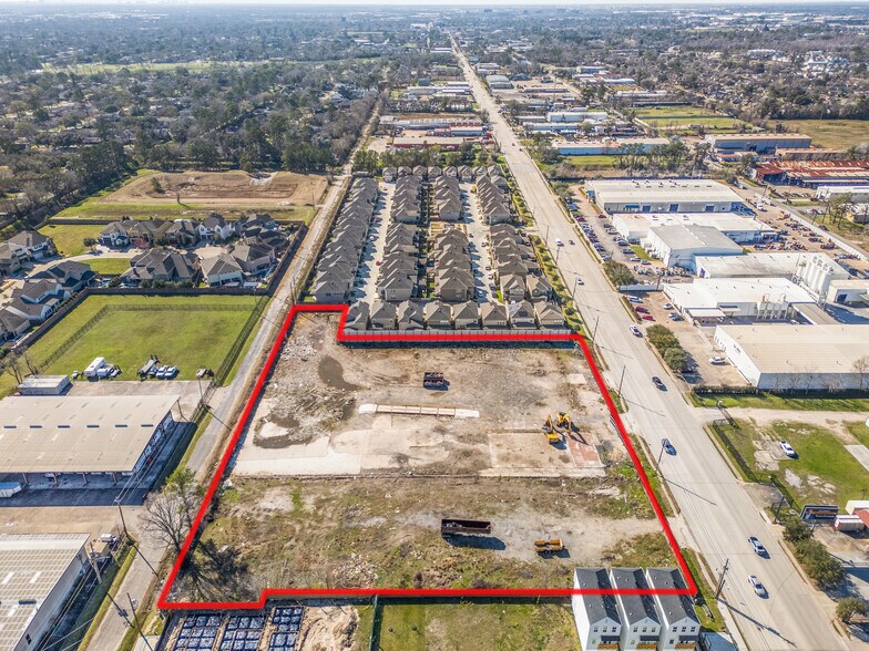 3919 Pinemont Dr, Houston, TX for sale - Building Photo - Image 3 of 14