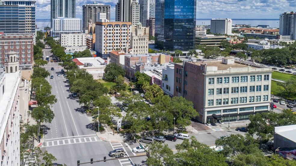 450 N 1st Ave, Saint Petersburg, FL à louer - Photo du bâtiment - Image 2 de 9