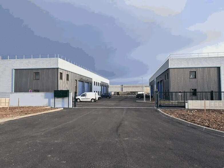 Flex in Saint-Vulbas for lease - Building Photo - Image 1 of 8