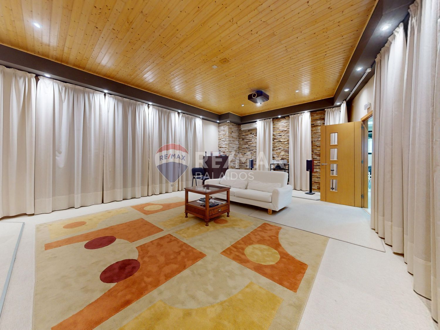 Retail in Vigo, Pontevedra for sale Interior Photo- Image 1 of 31
