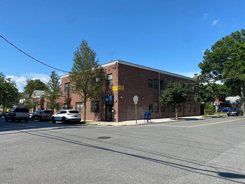 35 N Tyson Ave, Floral Park, NY à louer - Photo du bâtiment - Image 2 de 17
