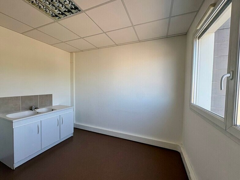 Office in Chenôve for lease - Interior Photo - Image 3 of 5