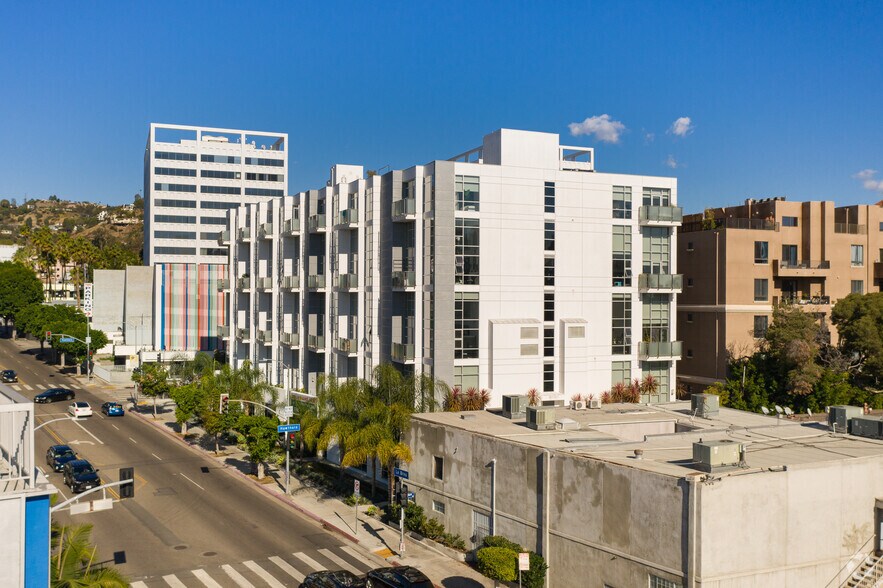 1616 N La Brea Ave, Los Angeles, CA à louer - Photo du bâtiment - Image 2 de 7