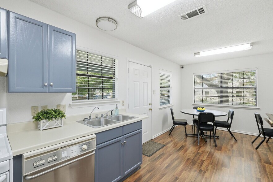 403 W Anderson Ave, Round Rock, TX à vendre - Photo intérieure - Image 3 de 16