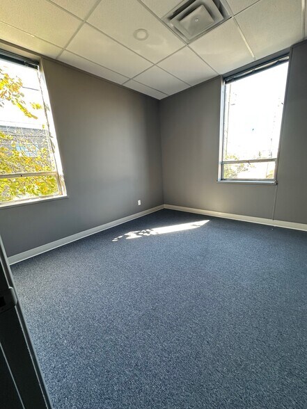 1200 Mccalla Ave, Knoxville, TN à louer - Photo du bâtiment - Image 3 de 7