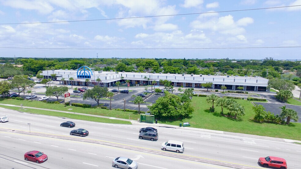 2901 W Oakland Park Blvd, Lauderdale Lakes, FL à louer - Photo du bâtiment - Image 3 de 18