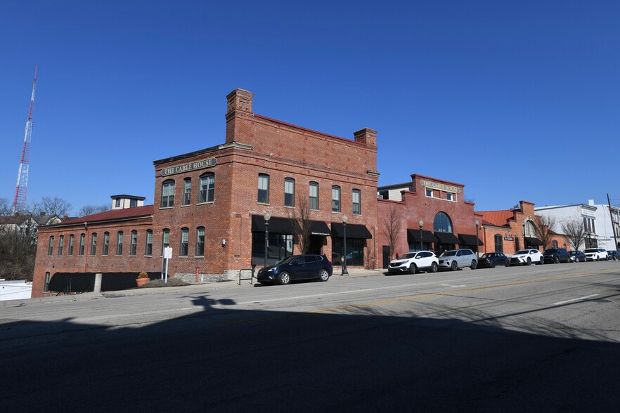 2245 Gilbert Ave, Cincinnati, OH à vendre - Photo du bâtiment - Image 2 de 11