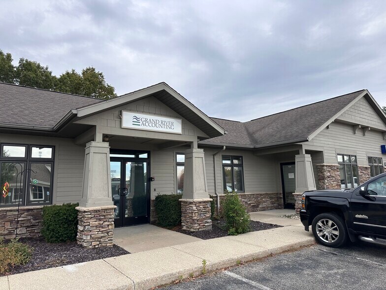 6350 Jupiter NE, Belmont, MI à louer - Photo du bâtiment - Image 2 de 6