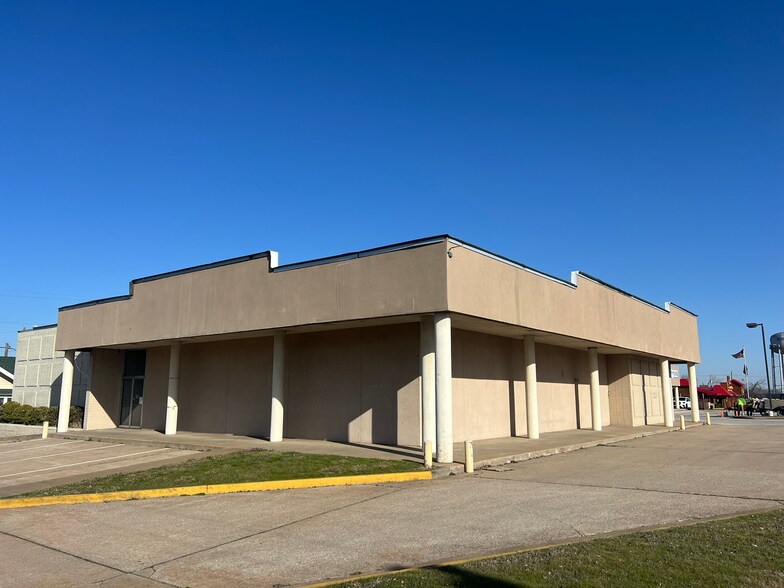 100 N 8th St, Rogers, AR à vendre - Photo du bâtiment - Image 1 de 8