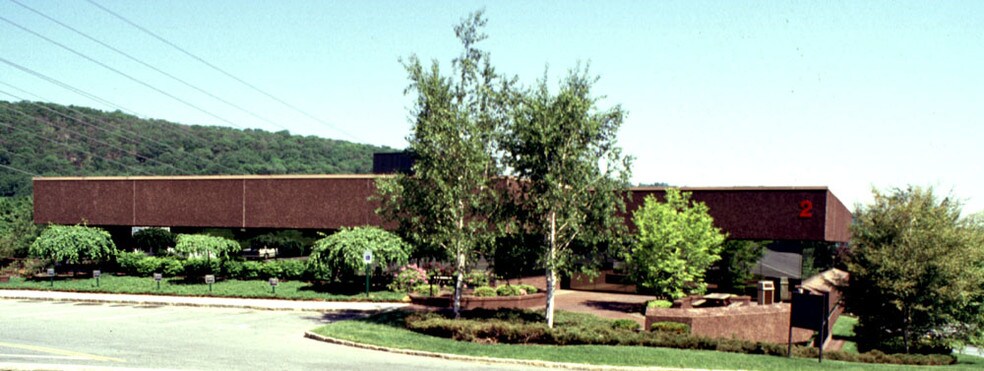 2 Skyline Dr, Hawthorne, NY à louer - Photo du bâtiment - Image 2 de 4