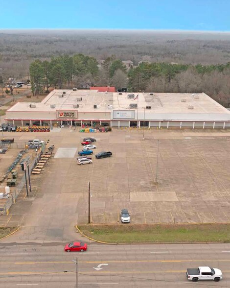 901 SE Hwy 70 E, Idabel, OK à louer - Photo du bâtiment - Image 1 de 5