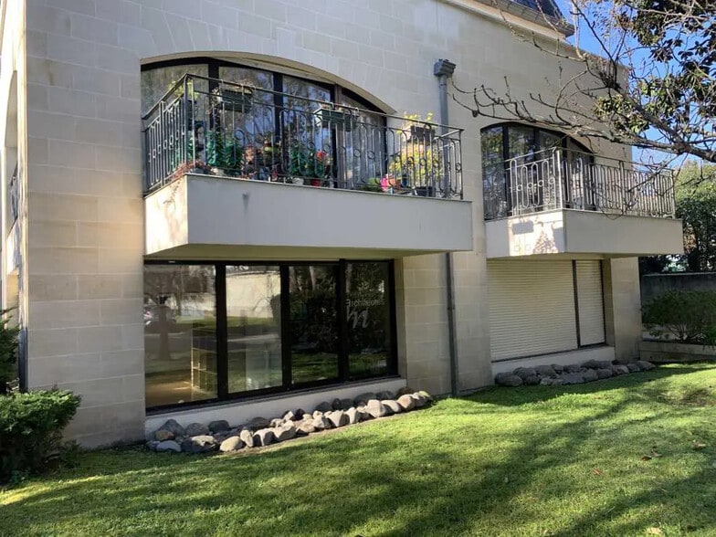 Office in Bordeaux for lease - Building Photo - Image 2 of 2