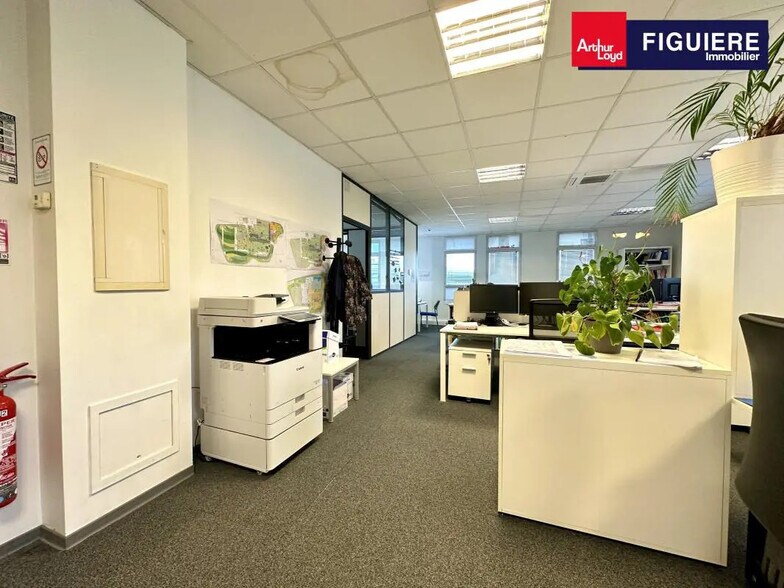 Bureau dans Aix-en-Provence à louer - Photo du bâtiment - Image 3 de 8