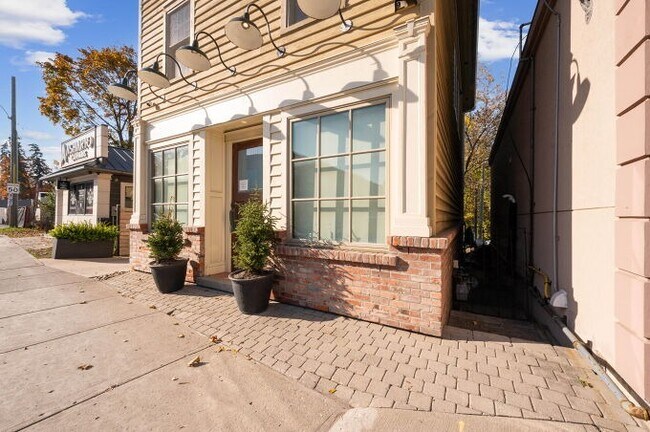 Plus de détails pour 15120 Yonge St, Aurora, ON - Commerce de détail à vendre