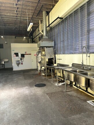 Plus de détails pour 2120 NE Oregon St, Portland, OR - Industriel à louer