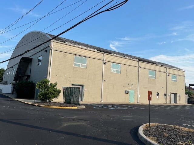 1 Lexington & Revere Ave, Bethpage, NY à vendre - Photo du bâtiment - Image 2 de 13