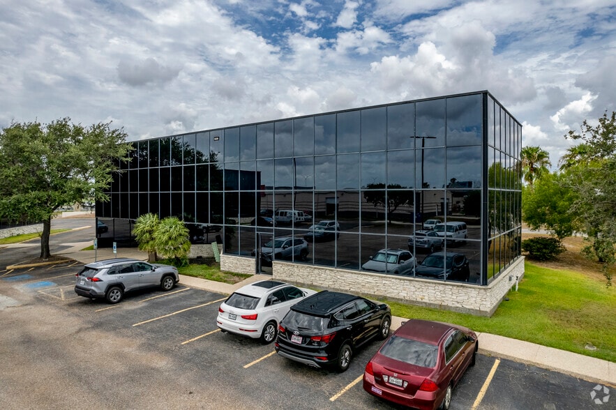 400 S Padre Island Dr, Corpus Christi, TX for lease - Building Photo - Image 2 of 4