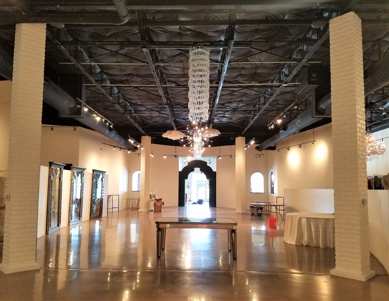 163 Oak Lawn Ave, Dallas, TX for lease - Interior Photo - Image 2 of 16