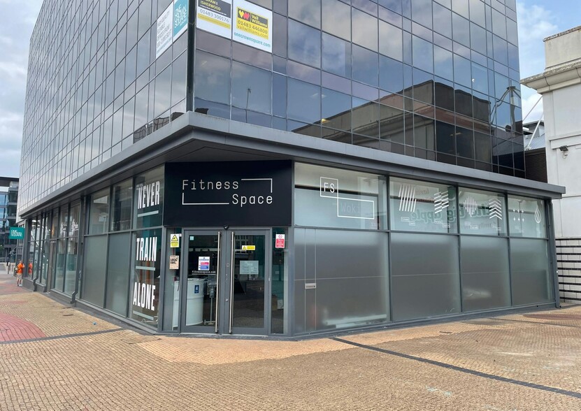 1 Crown Sq, Woking for lease - Building Photo - Image 1 of 1