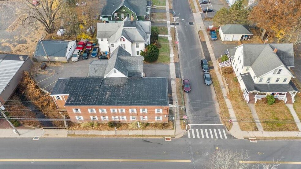 5-7 Upson St, Bristol, CT à vendre - Photo du bâtiment - Image 2 de 14