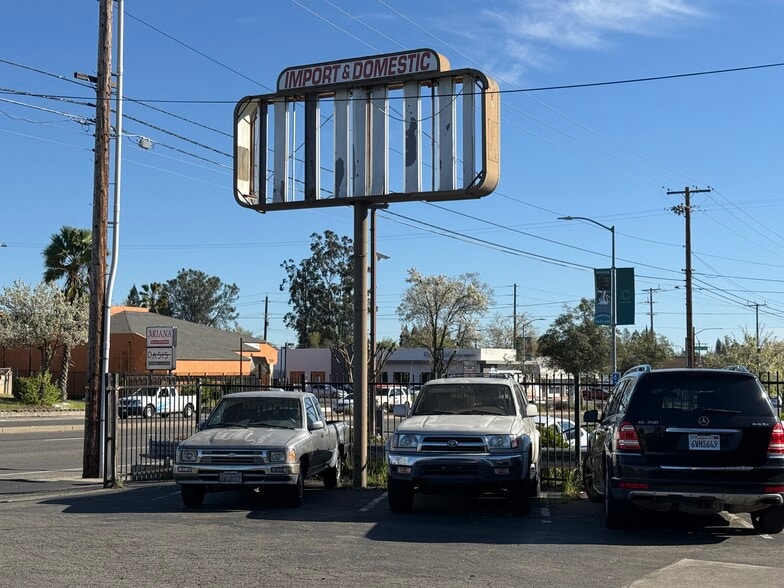 7349 Fair Oaks Blvd, Carmichael, CA for sale - Building Photo - Image 2 of 23