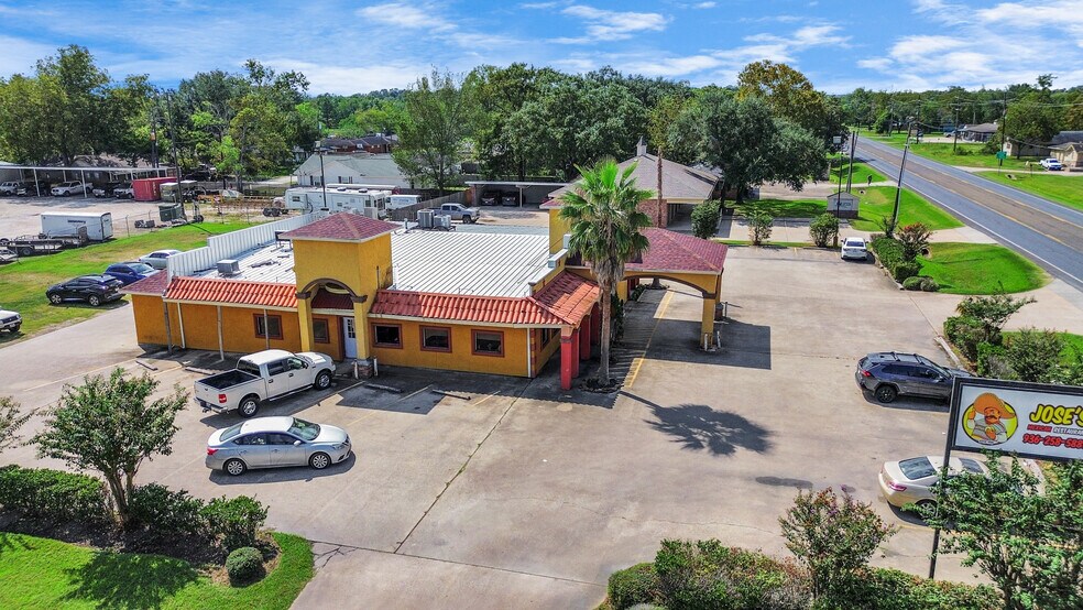 901 W Clayton St, Dayton, TX à louer - Photo du bâtiment - Image 2 de 12