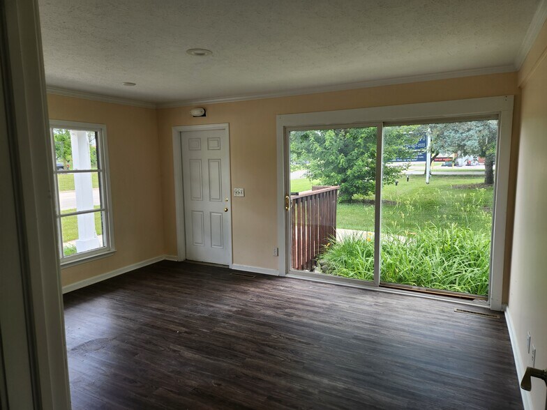 6585 Jackson Rd, Ann Arbor, MI à vendre - Photo du bâtiment - Image 3 de 7