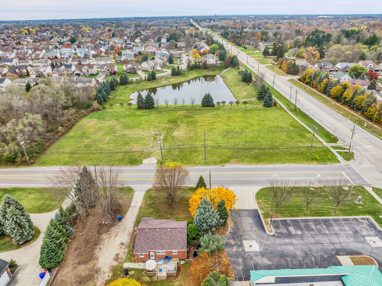 15170 15 Mile Rd, Sterling Heights, MI à vendre - Photo du bâtiment - Image 1 de 9