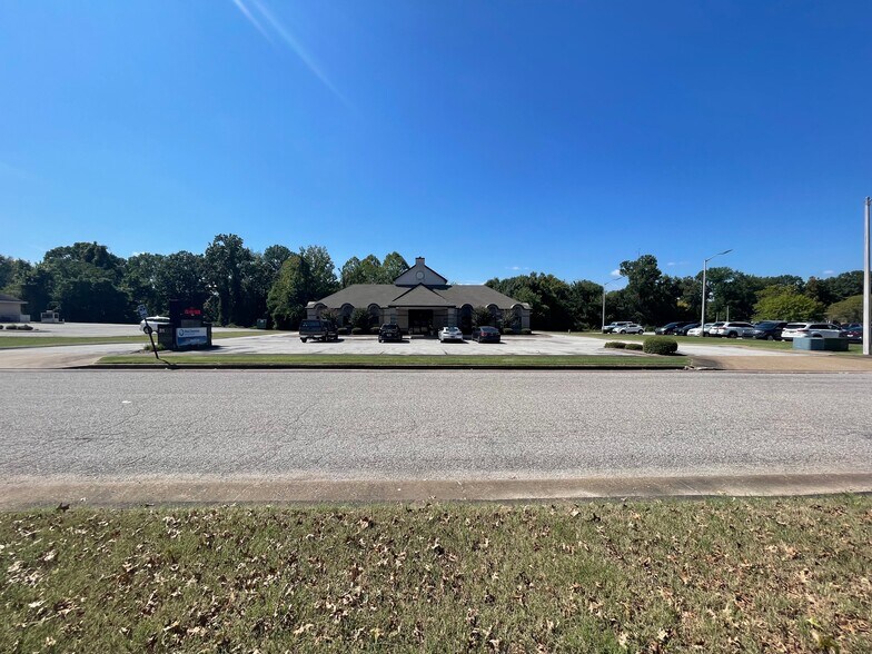 31 Physicians Dr, Jackson, TN à louer - Photo du bâtiment - Image 2 de 4