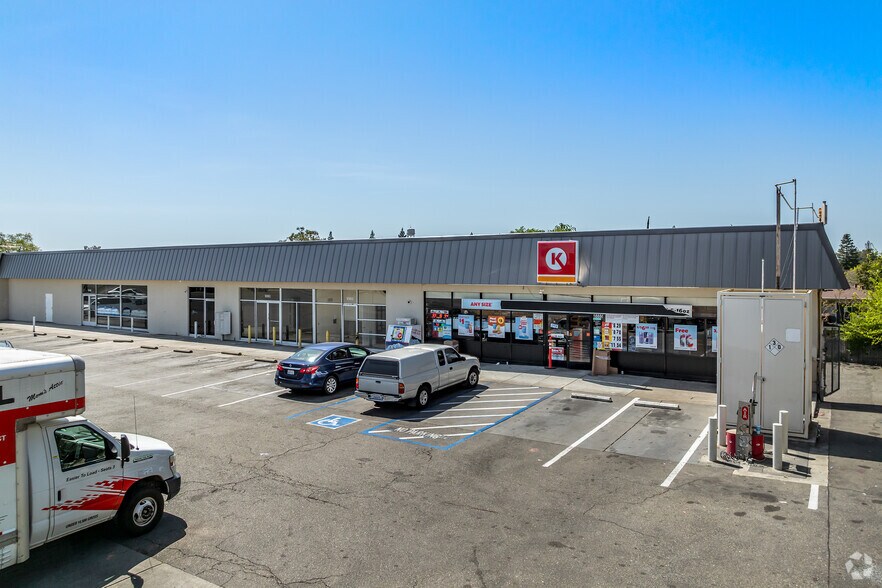 5557 Hemlock St, Sacramento, CA à vendre - Photo du bâtiment - Image 2 de 6