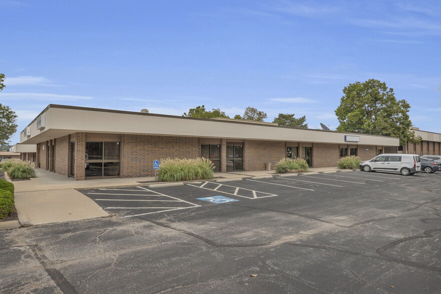 10580 Barkley St, Overland Park, KS for lease - Building Photo - Image 2 of 32