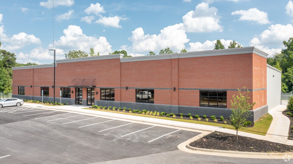900 Bricksteel Ln, Garner, NC à louer - Photo du bâtiment - Image 2 de 8