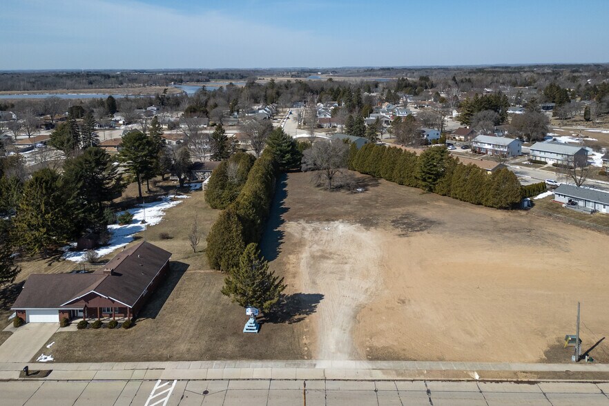 3612 Bellevue Pl, Two Rivers, WI à vendre - Photo du bâtiment - Image 1 de 32