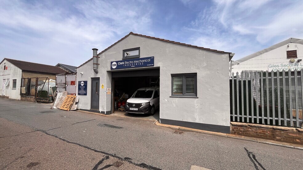 Bowlers Croft, Basildon à louer - Photo du bâtiment - Image 2 de 2