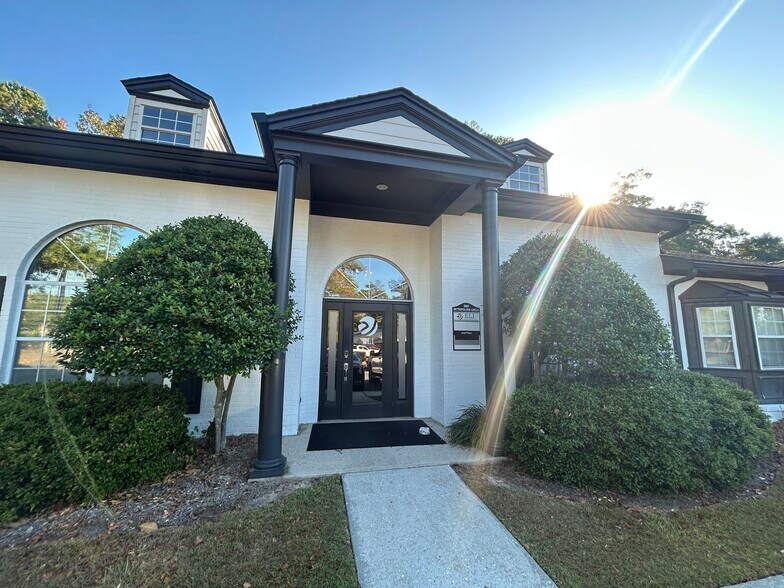 1680-1684 Metropolitan Cir, Tallahassee, FL à louer - Photo du bâtiment - Image 2 de 24