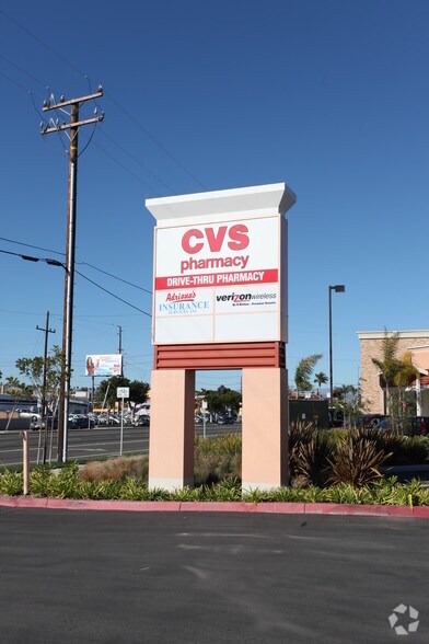 1117-1205 S Oxnard Blvd, Oxnard, CA à louer - Photo du bâtiment - Image 2 de 5