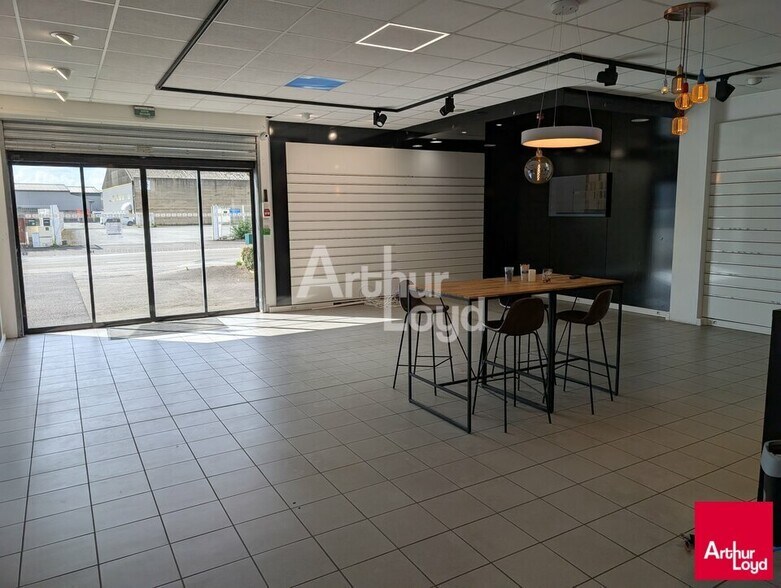 Industrial in Rennes for lease - Interior Photo - Image 2 of 9