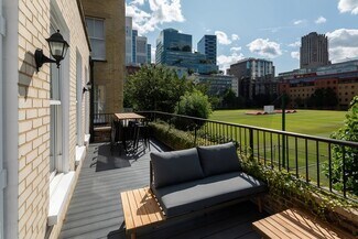 Plus de détails pour 4 City Rd, Londres - Bureau à louer