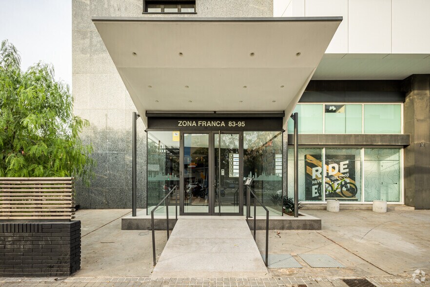 Passeig de la Zona Franca, 83-95, Barcelone, Barcelona à louer - Photo du bâtiment - Image 3 de 3