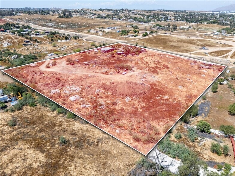 22791 Cajalco Rd, Perris, CA à vendre - Photo principale - Image 1 de 1