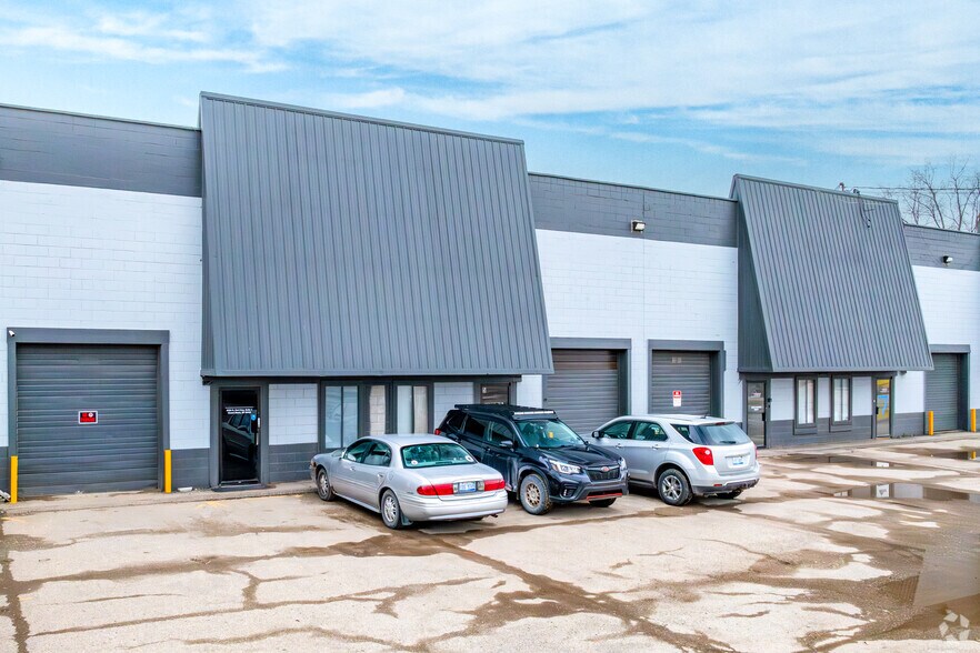 6434 S Dort Hwy, Grand Blanc, MI à louer - Photo du bâtiment - Image 3 de 6