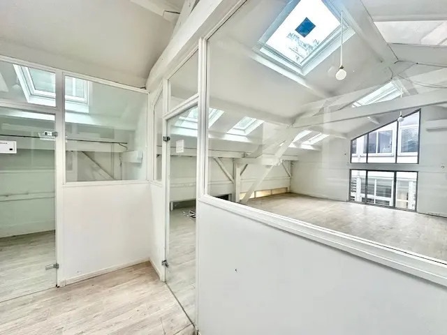 Office in Paris for lease - Building Photo - Image 3 of 14