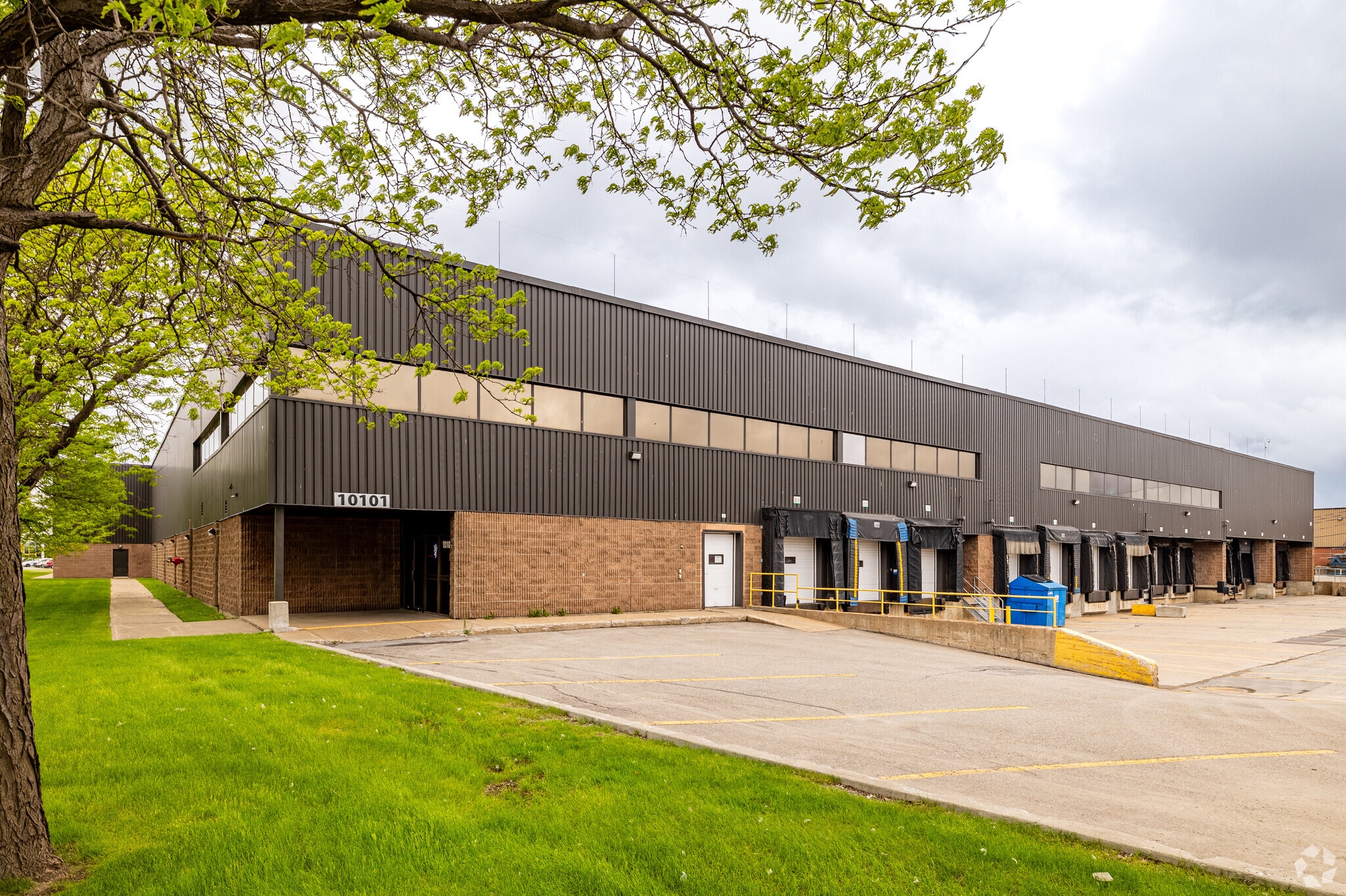 10101 Boul Louis-H.-La Fontaine, Montréal, QC for lease Building Photo- Image 1 of 6